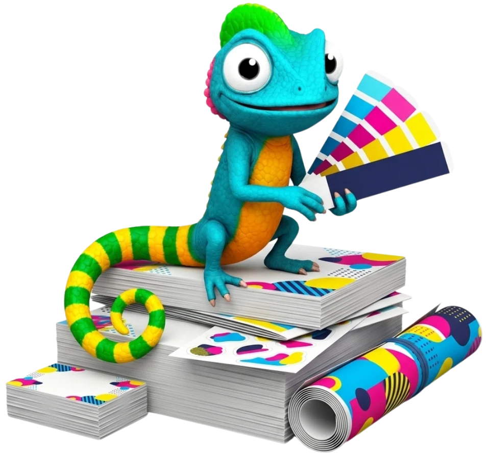 Camaleão mascote da Gráfica Sorocaba sentado sobre impressos, segurando um leque de cores CMYK